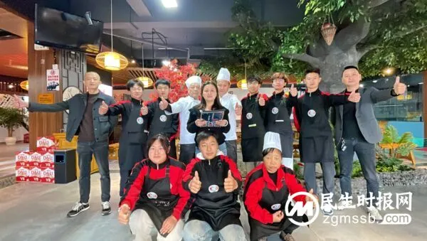 四川名吃“成都光头香辣蟹”落户春城——昆明