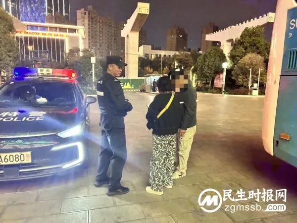 游客导航模式错误步行上高速 特警及时救助解除危险