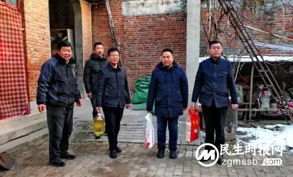永年区慈善总会到西大堤村开展“冬季送温暖”活动