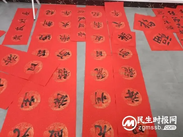 涉县总工会开展2024年“送吉祥·迎新春”送春联活动