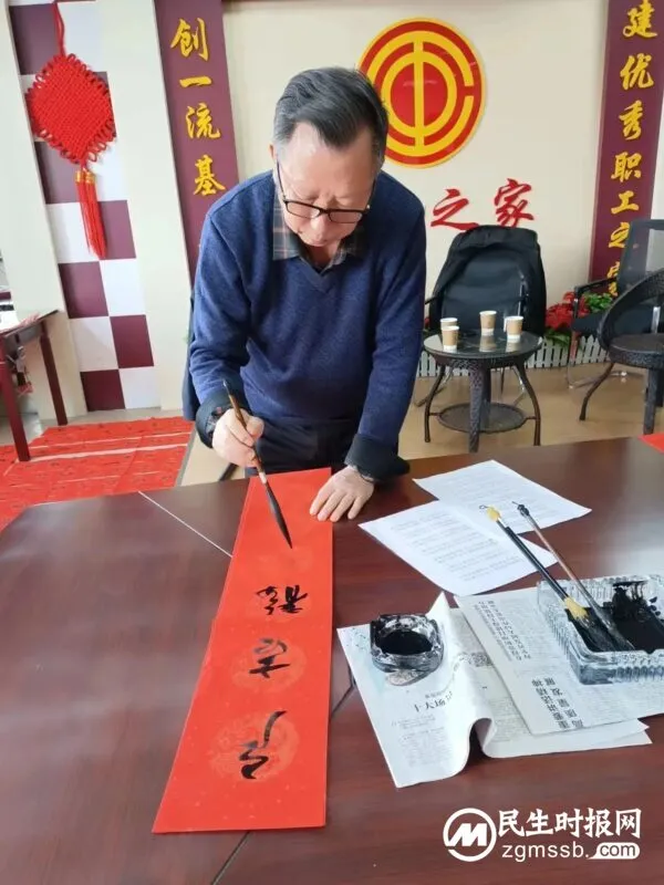 涉县总工会开展2024年“送吉祥·迎新春”送春联活动
