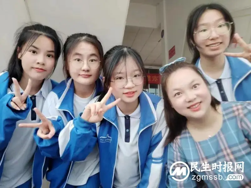 永远年轻,永远热泪盈眶 永远年轻,永远热泪盈眶