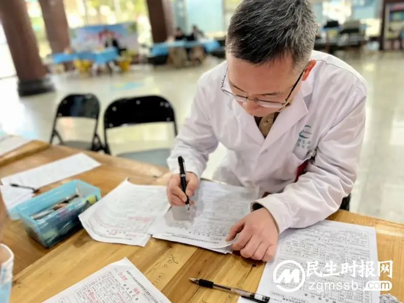 221人献血69500毫升! 湘潭市中心医院用热血为寒冬升温 221人献血69500毫升! 湘潭市中心医院用热血为寒冬升温