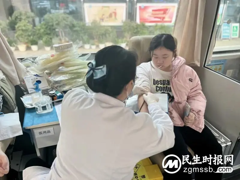 221人献血69500毫升! 湘潭市中心医院用热血为寒冬升温 221人献血69500毫升! 湘潭市中心医院用热血为寒冬升温