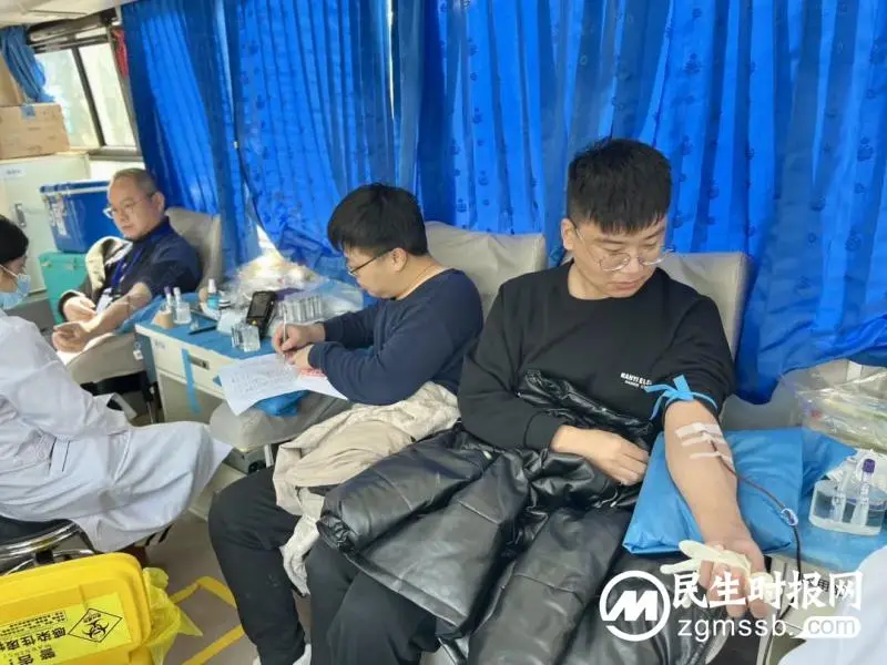 221人献血69500毫升! 湘潭市中心医院用热血为寒冬升温 221人献血69500毫升! 湘潭市中心医院用热血为寒冬升温