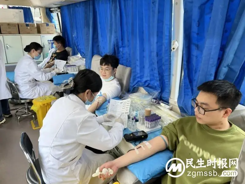 221人献血69500毫升! 湘潭市中心医院用热血为寒冬升温 221人献血69500毫升! 湘潭市中心医院用热血为寒冬升温