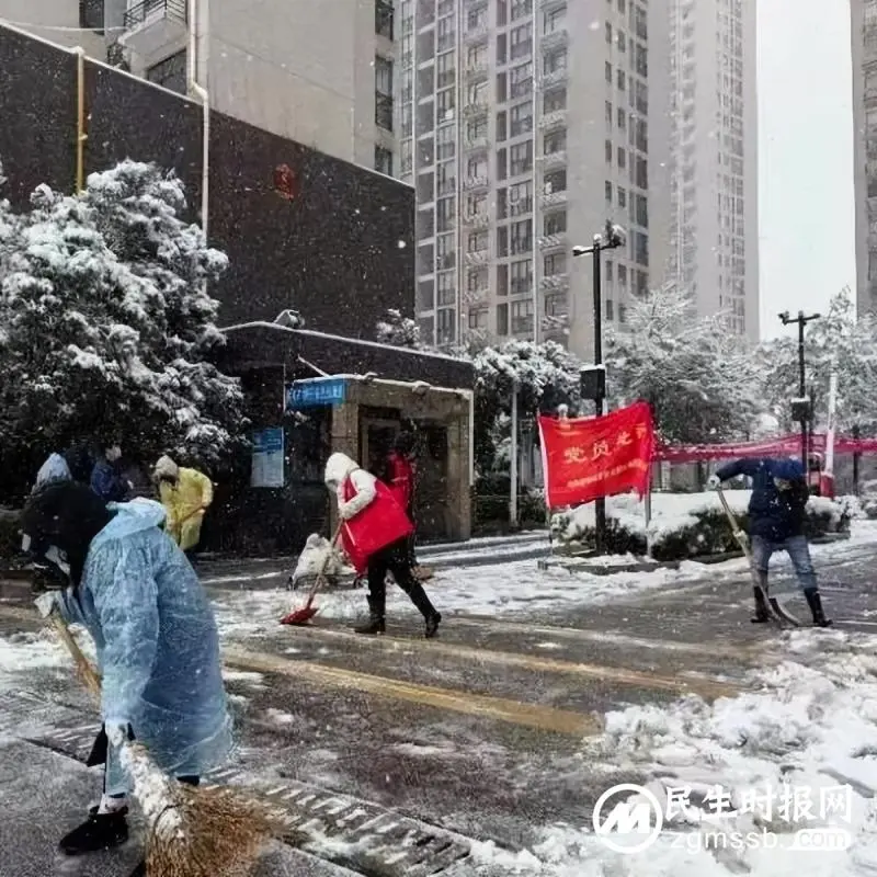 迎战低温雨雪冰冻天气 湘潭住建人在行动