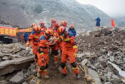镇雄山体滑坡救援|云南消防连续奋战搜寻失联人员