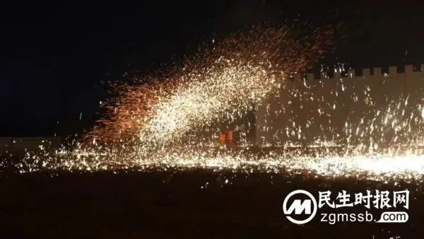 铁花绽放如意湖 喜迎新春年味浓