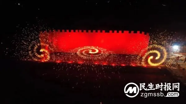 铁花绽放如意湖 喜迎新春年味浓