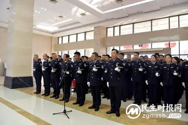 莲乡公安举行农历新年开班升旗仪式