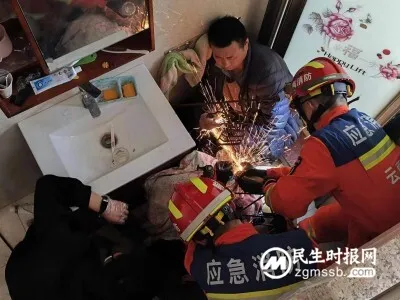 洗脸架钢筋直插脖颈,曲靖麒麟消防紧急救援
