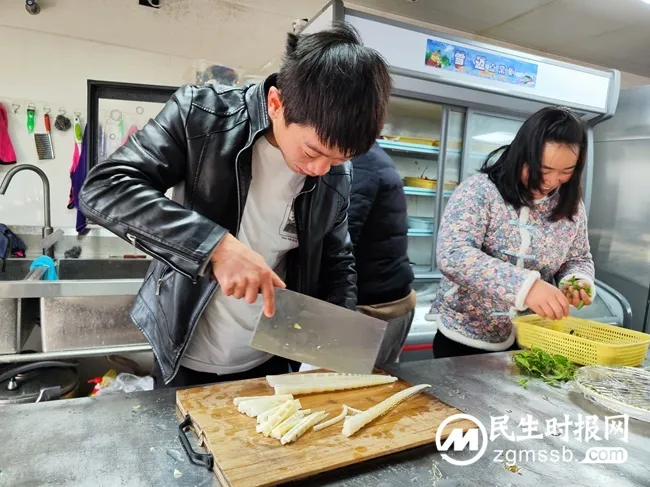 打开就业新空间 新岗位上憧憬多 打开就业新空间 新岗位上憧憬多