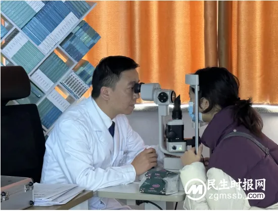 900度高度近视双胞胎姐妹选择ICL一起摘镜,甩开眼镜享受青春自由 900度高度近视双胞胎姐妹选择ICL一起摘镜,甩开眼镜享受青春自由