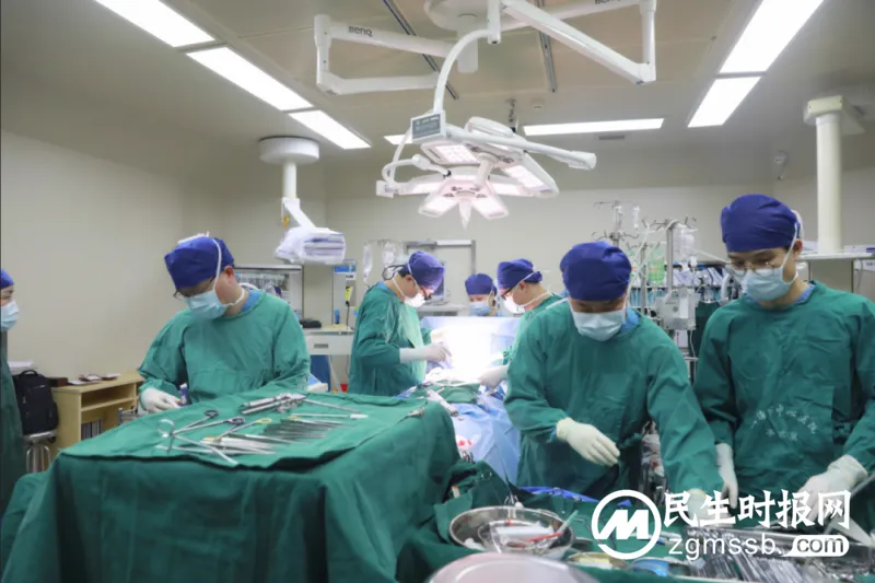 春节我在岗:坚守“医”线,为生命守岁 春节我在岗:坚守“医”线,为生命守岁