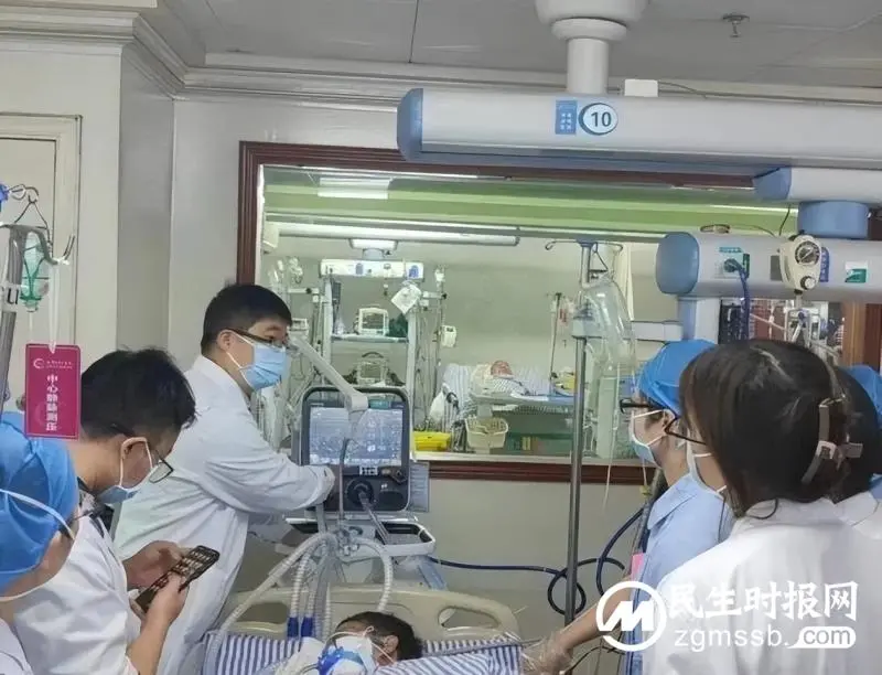 春节我在岗:坚守“医”线,为生命守岁 春节我在岗:坚守“医”线,为生命守岁