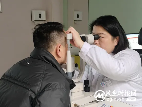 42岁健身达人选择ICL，成功摘掉1100度眼镜！