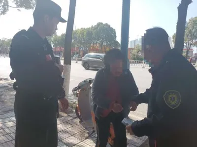 七旬老人突发疾病报警求助 民警及时协助送医救治