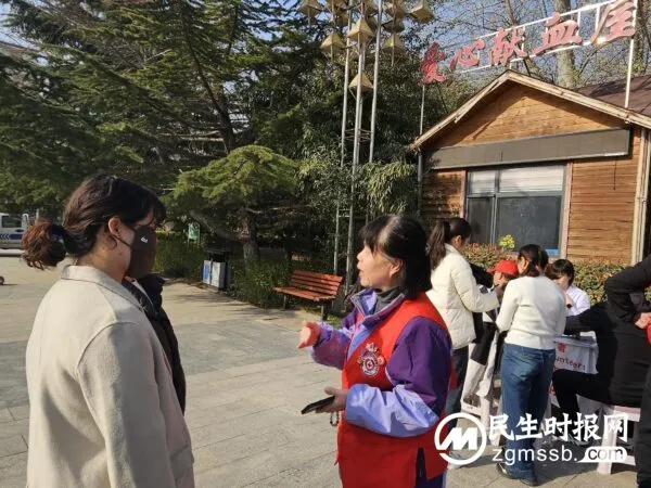 邯郸市龙湖公园南门献血屋免费为市民测血压、血型