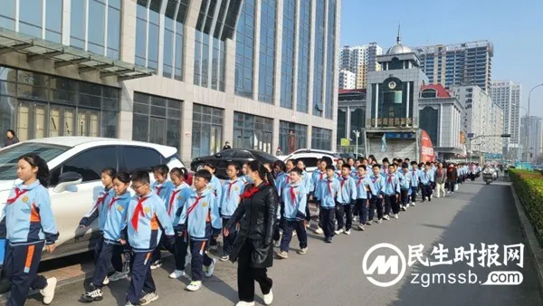 邯郸市丛台区赵都小学开展“缅怀先烈英雄 弘扬中华美德”清明谒陵活动