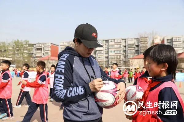 孙庆梅回峰峰了!专程来到这所学校…