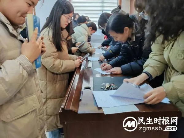 师徒结对促成长 携手共进谱新篇——魏县职教中心组织开展顶岗实习教师拜师活动