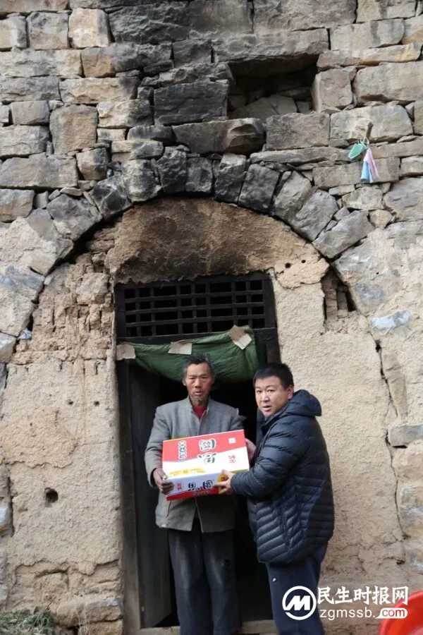 学习雷锋精神 无私奉献他人——雷锋日涉县拥军联合会志愿者在行动