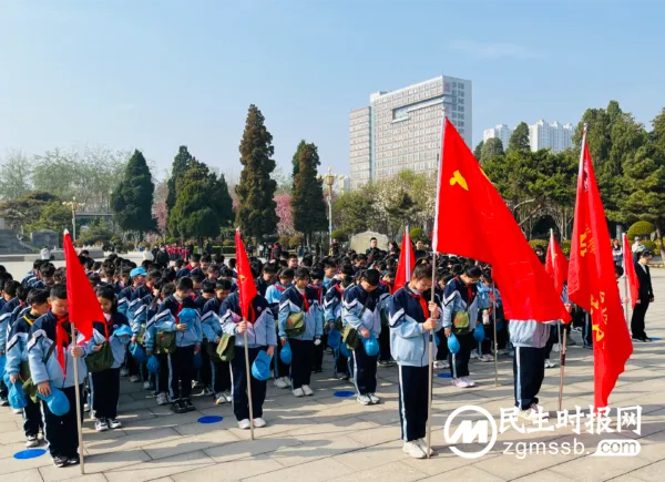 清明祭英烈 丰碑励人心——七色光古赵书苑小学清明节谒陵活动