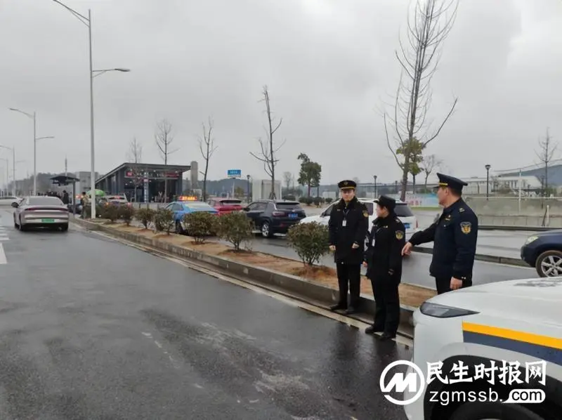 严格执法，疏导结合  湘潭交通执法部门全力护航师生返校