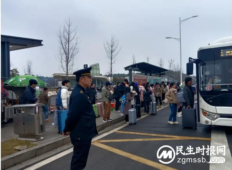 严格执法，疏导结合  湘潭交通执法部门全力护航师生返校