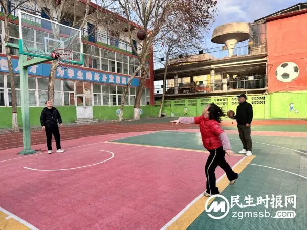 教育因你而美丽——峰峰矿区太安小学开展“三八”妇女节趣味活动