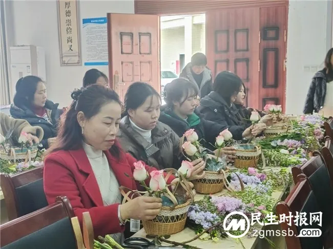 向下扎根促参与·向上生长优环境——三村村草莓集市文创氛围营造项目总结活动 向下扎根促参与·向上生长优环境——三村村草莓集市文创氛围营造项目总结活动