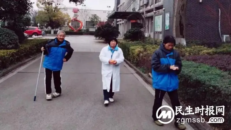 【心连心走基层、面对面解难题】老周要有新身份了! 【心连心走基层、面对面解难题】老周要有新身份了!