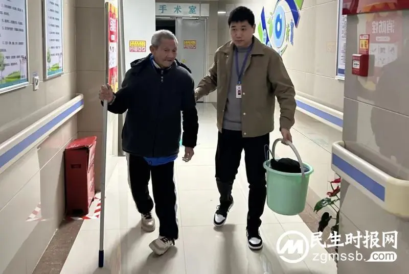 【心连心走基层、面对面解难题】老周要有新身份了! 【心连心走基层、面对面解难题】老周要有新身份了!