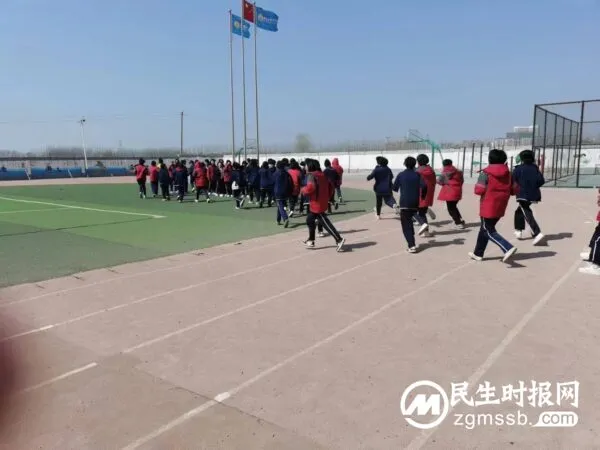 开展消防演练 筑牢安全防线——德政中学消防应急疏散演练