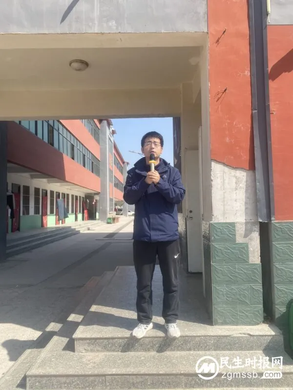 开展消防演练 筑牢安全防线——德政中学消防应急疏散演练