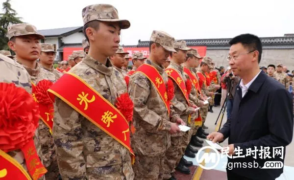 光荣启程 逐梦军营——涉县2024年上半年新兵欢送仪式在129师广场举行