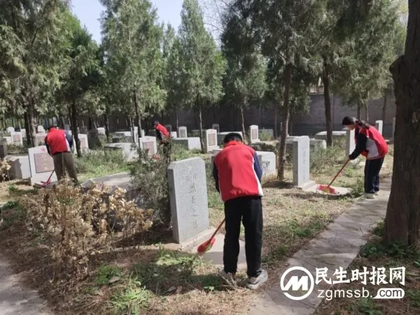 缅怀革命先烈 弘扬爱国精神——依庄乡总校部开展清明节祭扫活动
