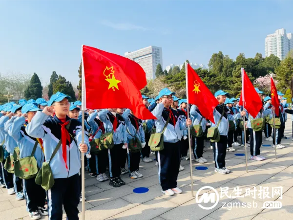 清明祭英烈 丰碑励人心——七色光古赵书苑小学清明节谒陵活动