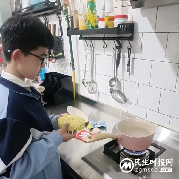 致敬每一个了不起的她——七色光古赵书苑小学开展庆祝“三八”国际妇女节系列活动