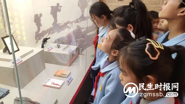 邯郸市丛台区赵都小学开展“缅怀先烈英雄 弘扬中华美德”清明谒陵活动