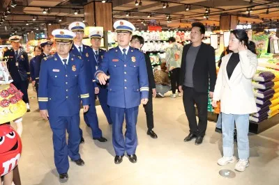 曲靖市消防救援支队机关下沉全员出动快速铺开“千人万店”集中除患攻坚大整治行动