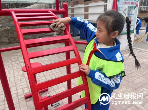 学习雷锋精神,争做追“锋”少年