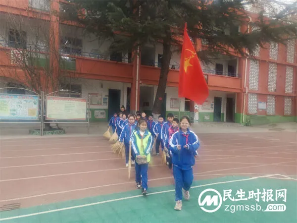 学习雷锋精神,争做追“锋”少年