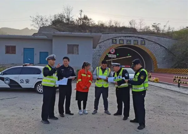 高速交警涉县大队多措并举 保障节日道路畅通