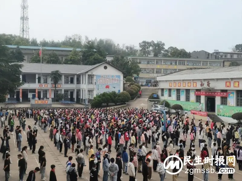 走进石潭中心小学—湘潭县疾控中心组织开展近视防控知识讲座 走进石潭中心小学—湘潭县疾控中心组织开展近视防控知识讲座