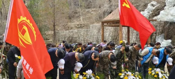 祭奠英雄 铭记历史——苍松翠柏祭先烈 热血丹心缅英雄