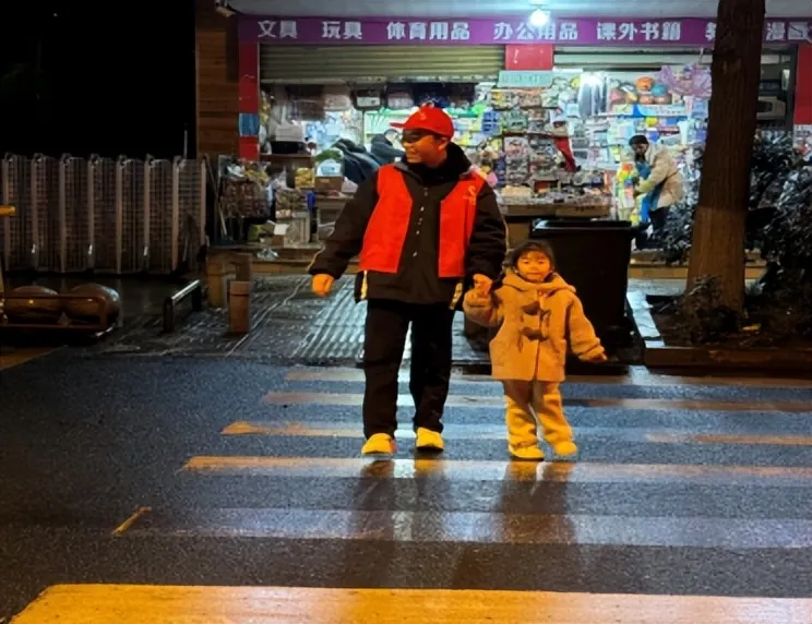 “传承雷锋精神，争做时代新人” ——湘潭市第二中学学雷锋活动月系列活动总结