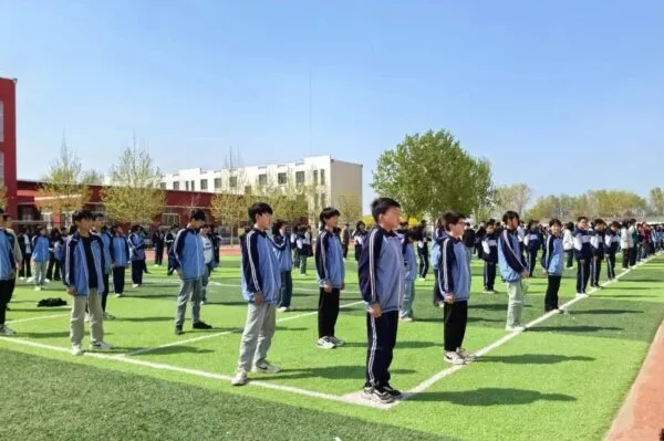 法治护航 助力成长——曲周县依庄乡中学法治教育进校园活动
