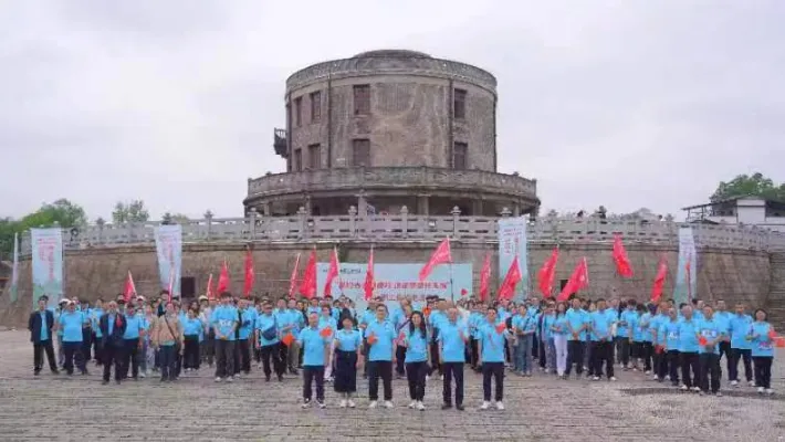 工商银行湘潭分行举行“相约春天健康行·追逐梦想终无悔”职工健步行活动 工商银行湘潭分行举行“相约春天健康行·追逐梦想终无悔”职工健步行活动